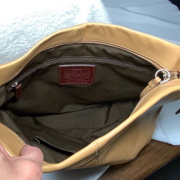 Coach Smooth Tan Duffle Shoulder Bag F15064 - Picture 4 of 13